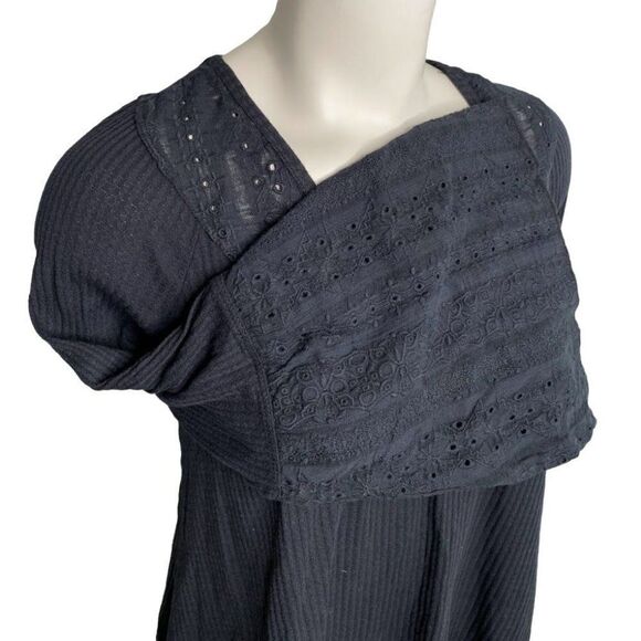 Free People Embroidered Blouse Top Women's XS Black Bell Sleeves V-Neck NEW - Picture 3 of 14